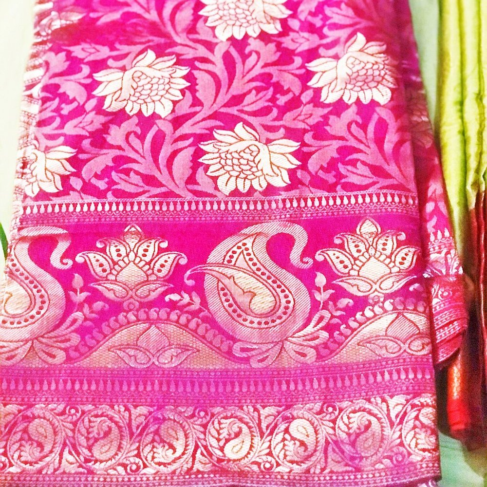 Gorgeous Pink Woven Banarasi Saree With Blouse